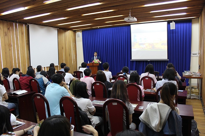 Azerbaijani ambassador gives lecture at Vietnamese University 
